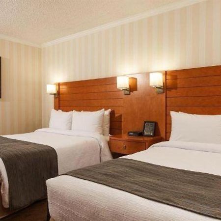 The Glenmore Inn & Convention Centre YYC Exteriér fotografie