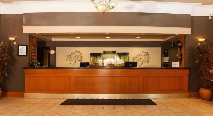 The Glenmore Inn & Convention Centre YYC Exteriér fotografie